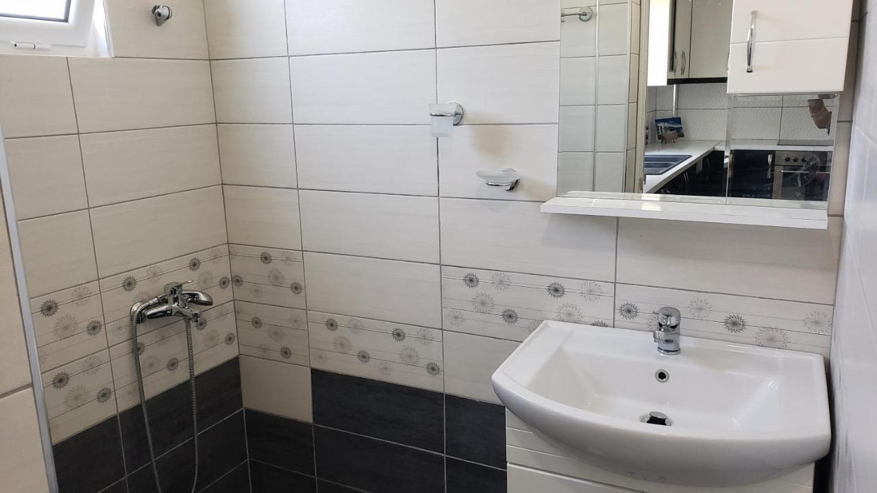 Guesthouse Shehu Ксамил Экстерьер фото